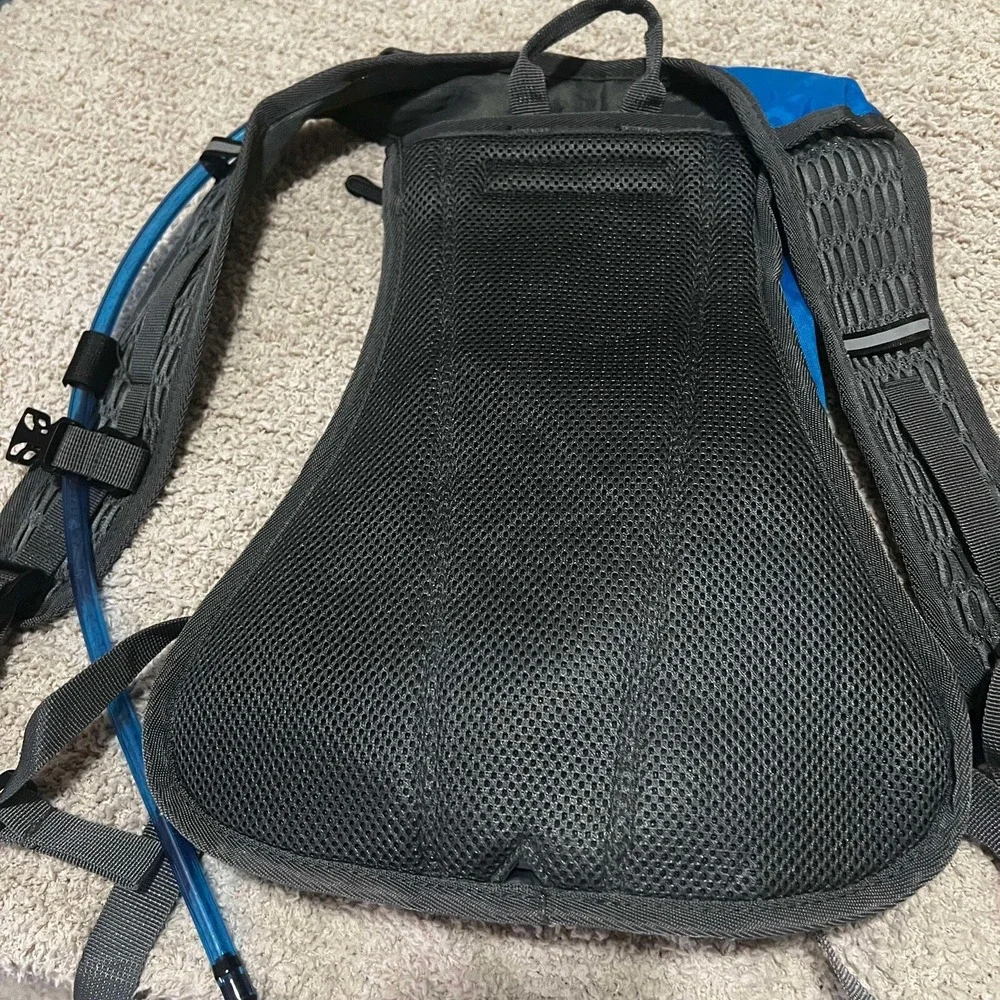 Vibrelli Water Hydration Bag/Backpack 2.0L, W/Adjustable Straps & Cargo Net Blue